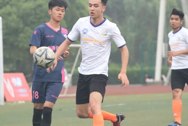 小玥儿现身悼念大S，眼神中透露出成年人的理解与哀伤